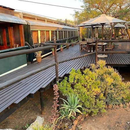 Out In Africa Wildlife Lodge Hammanskraal Buitenkant foto