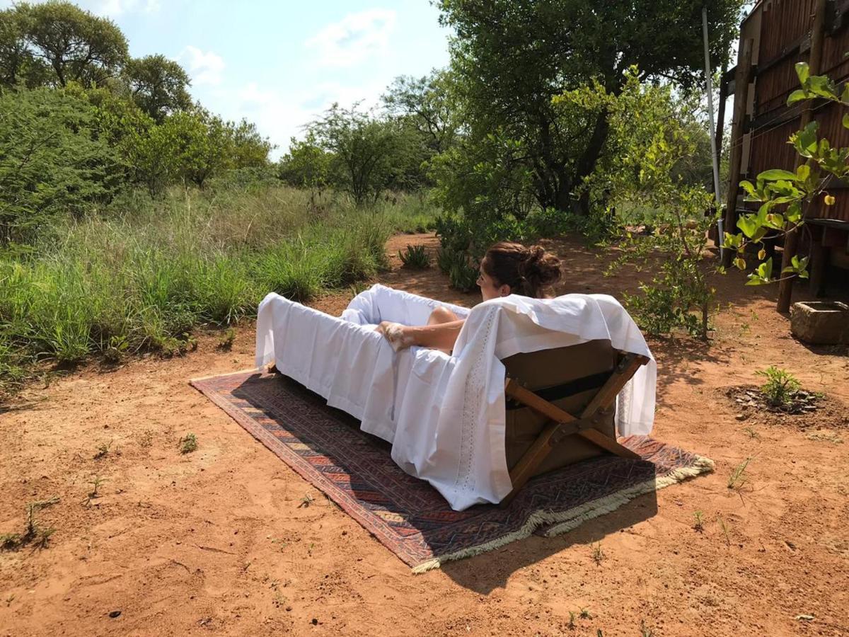 Out In Africa Wildlife Lodge Hammanskraal Buitenkant foto