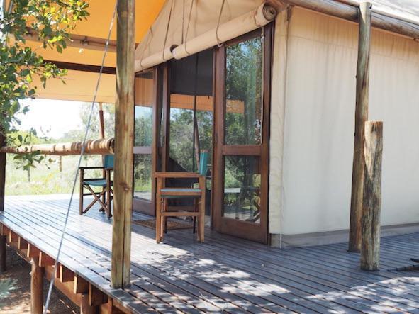 Out In Africa Wildlife Lodge Hammanskraal Buitenkant foto
