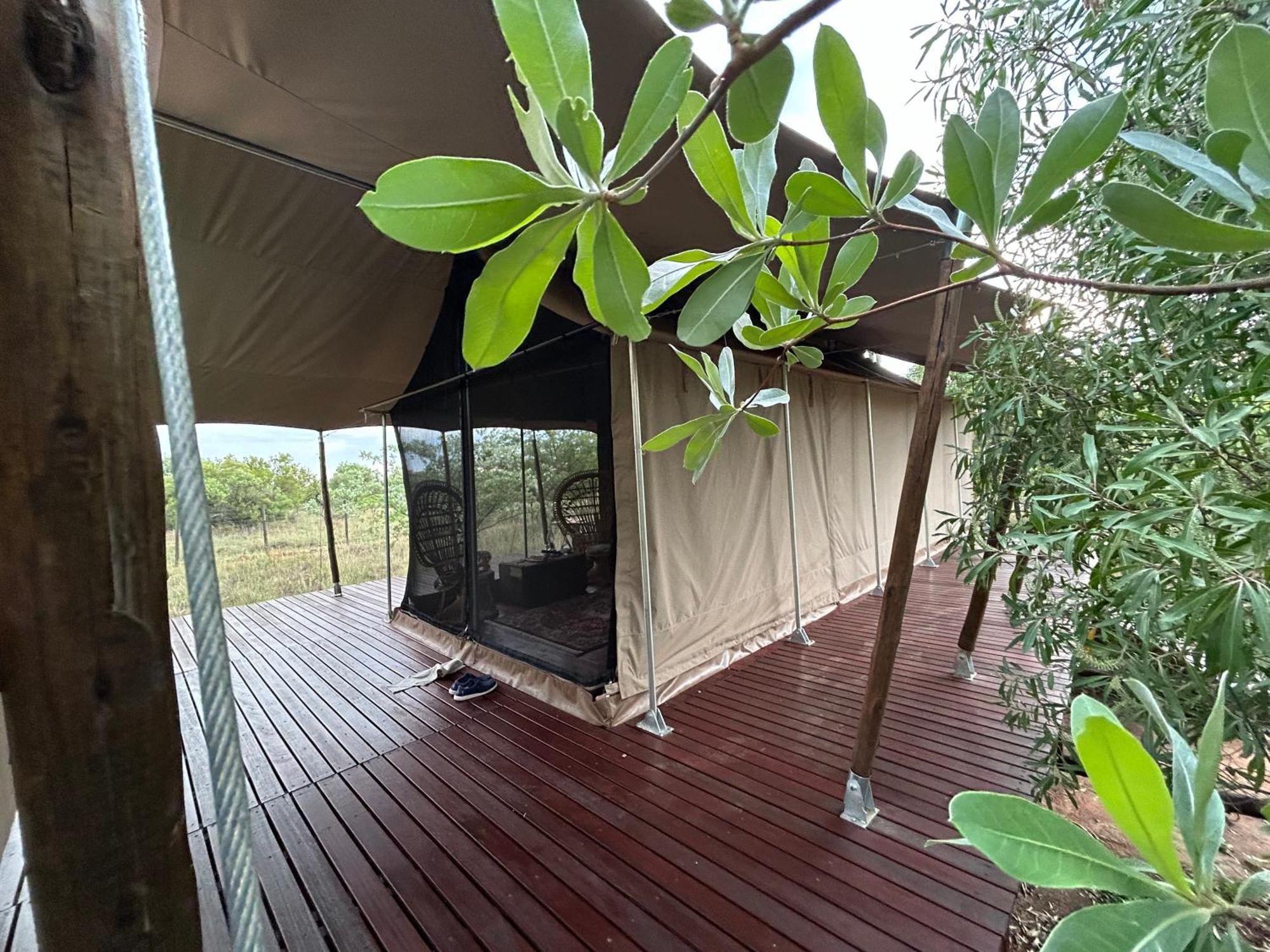 Out In Africa Wildlife Lodge Hammanskraal Buitenkant foto