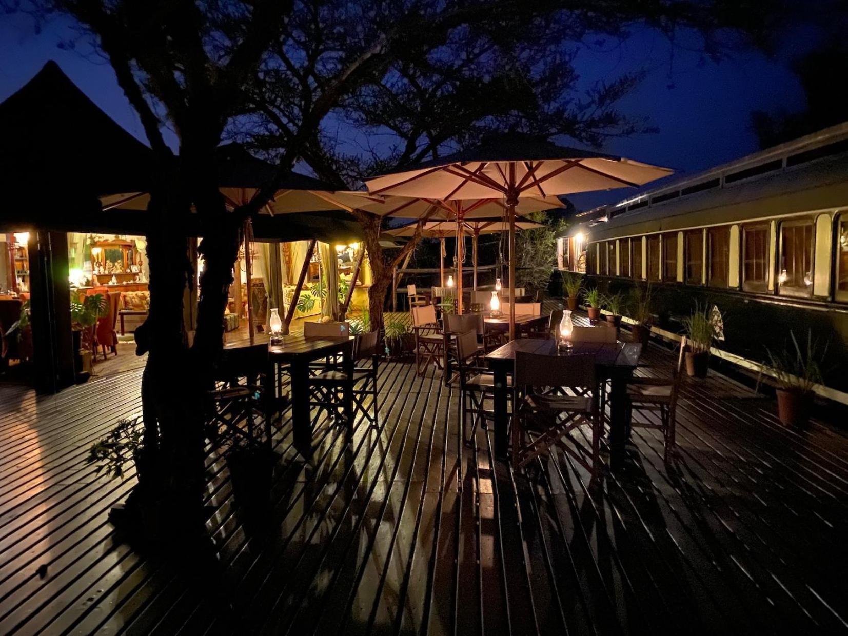 Out In Africa Wildlife Lodge Hammanskraal Buitenkant foto